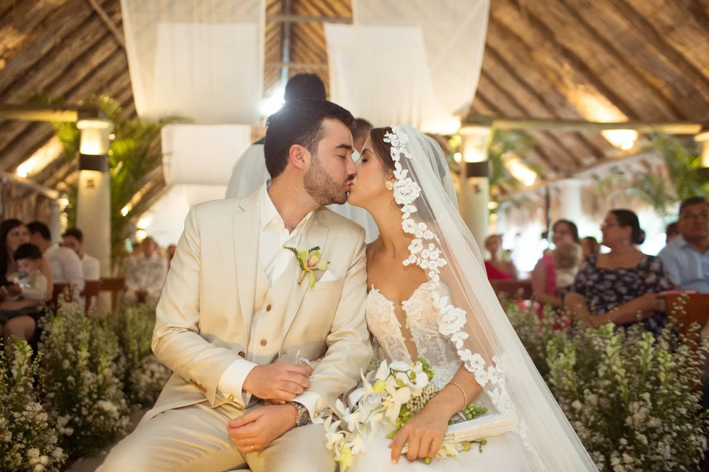 Kiss under the veil